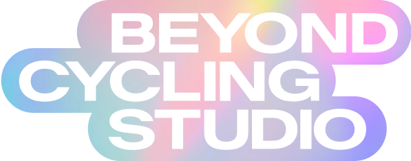 Logo officiel de Beyond Cycling Studio avec un dégradé pastel dynamique et typographie blanche en majuscules.